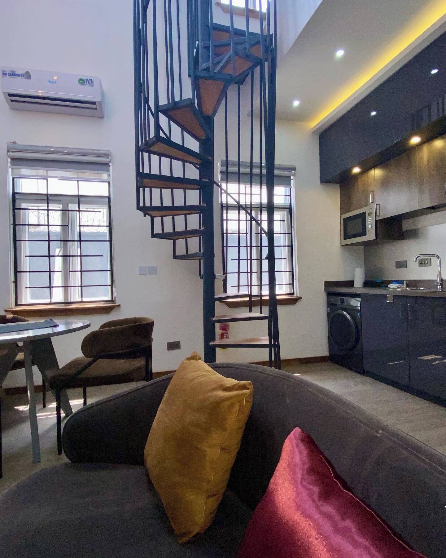 อีโคโนมีอพาร์ทเมนท์, ระเบียง, วิวเมือง | บริเวณนั่งเล่น