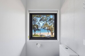 Interior - Modern Beachside Studio (Blackmans Bay)