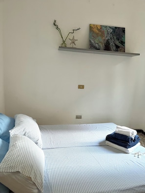 2 chambres, fer et planche à repasser, Wi-Fi, draps fournis
