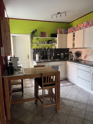 Private kitchen - Bright individual 2-room apartment with private bathroom and balcony (Berlin)