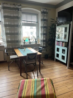 Dining - Bright individual 2-room apartment with private bathroom and balcony (Berlin)
