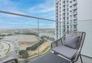 Luxe appartement, balkon, uitzicht op stad | Balkon