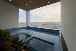 Outdoor pool - Vogue | Skyz by Danube near Dubai Miracle Garden (Dubai)