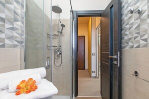 Familienstudio (La Genzianella) | Badezimmer | Dusche, Haartrockner, Bidet, Handtücher