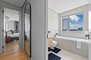 Hair dryer, towels - Horizon Haus | 169 On Main #702 | Green Point (Cape Town)