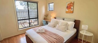 2B2B Parkside Retreat w Bathtub, Work and Relax