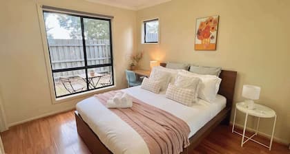 2B2B Parkside Retreat w Bathtub, Work and Relax