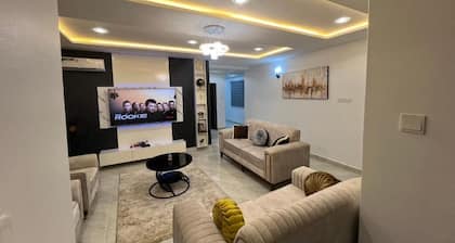 Four Crowns Serviced Apartment