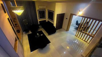 Apartemen Deluks, balkon, pemandangan kota | Interior