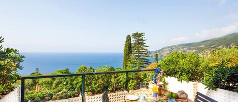 تناول الطعام بالخارج