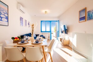 Dining - Infinity Blue - Sunny Apartment With The View (Ospedaletti)