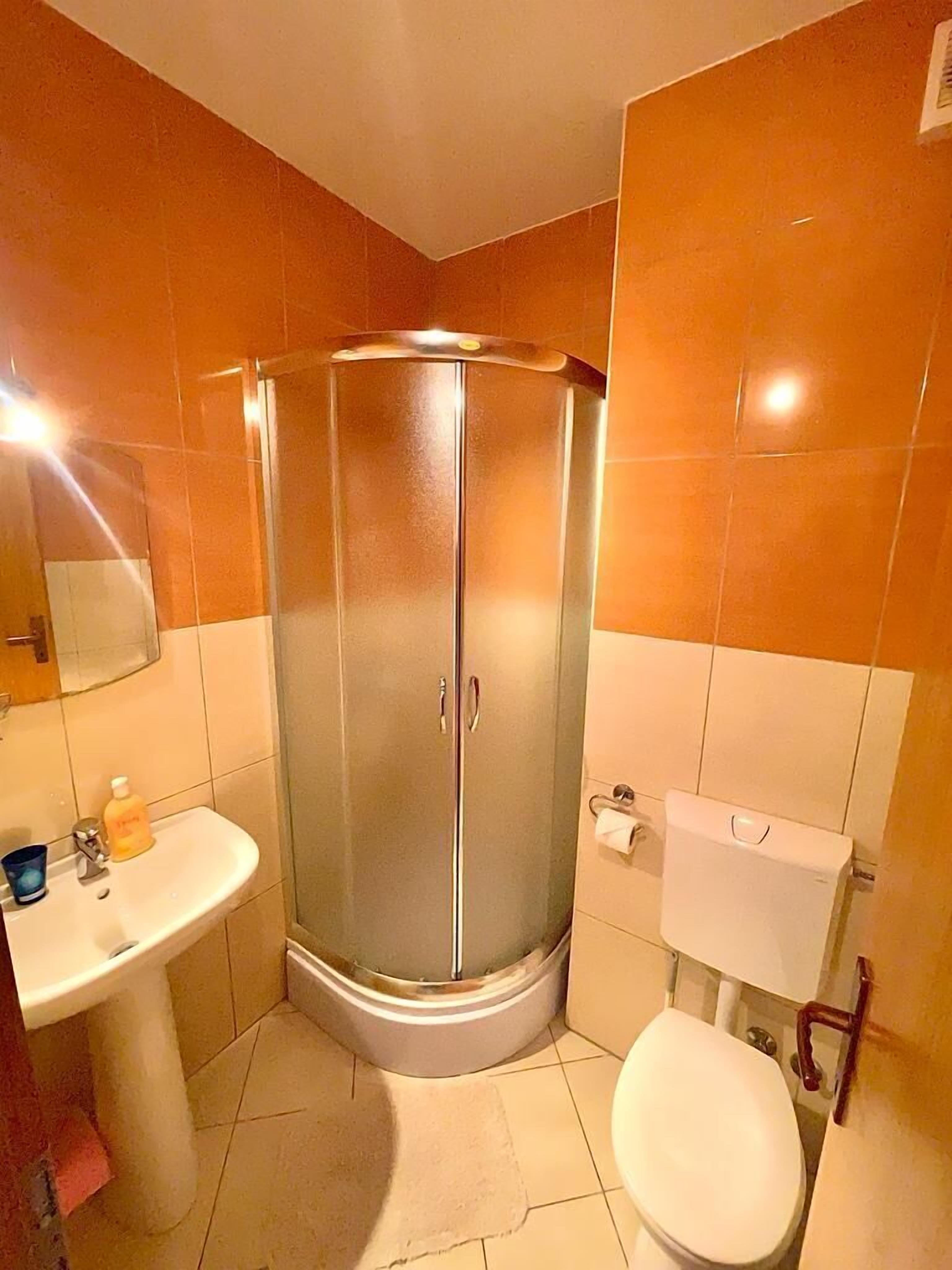 Studio (A7) | Bathroom