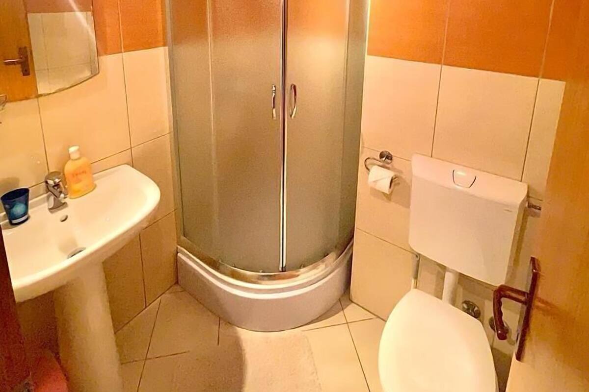 Studio (A7) | Badezimmer | Dusche, Handtücher, Seife, Toilettenpapier