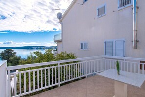 Studio (A1) | Terrace/patio - Apartment Golden Blue sea (Seget)