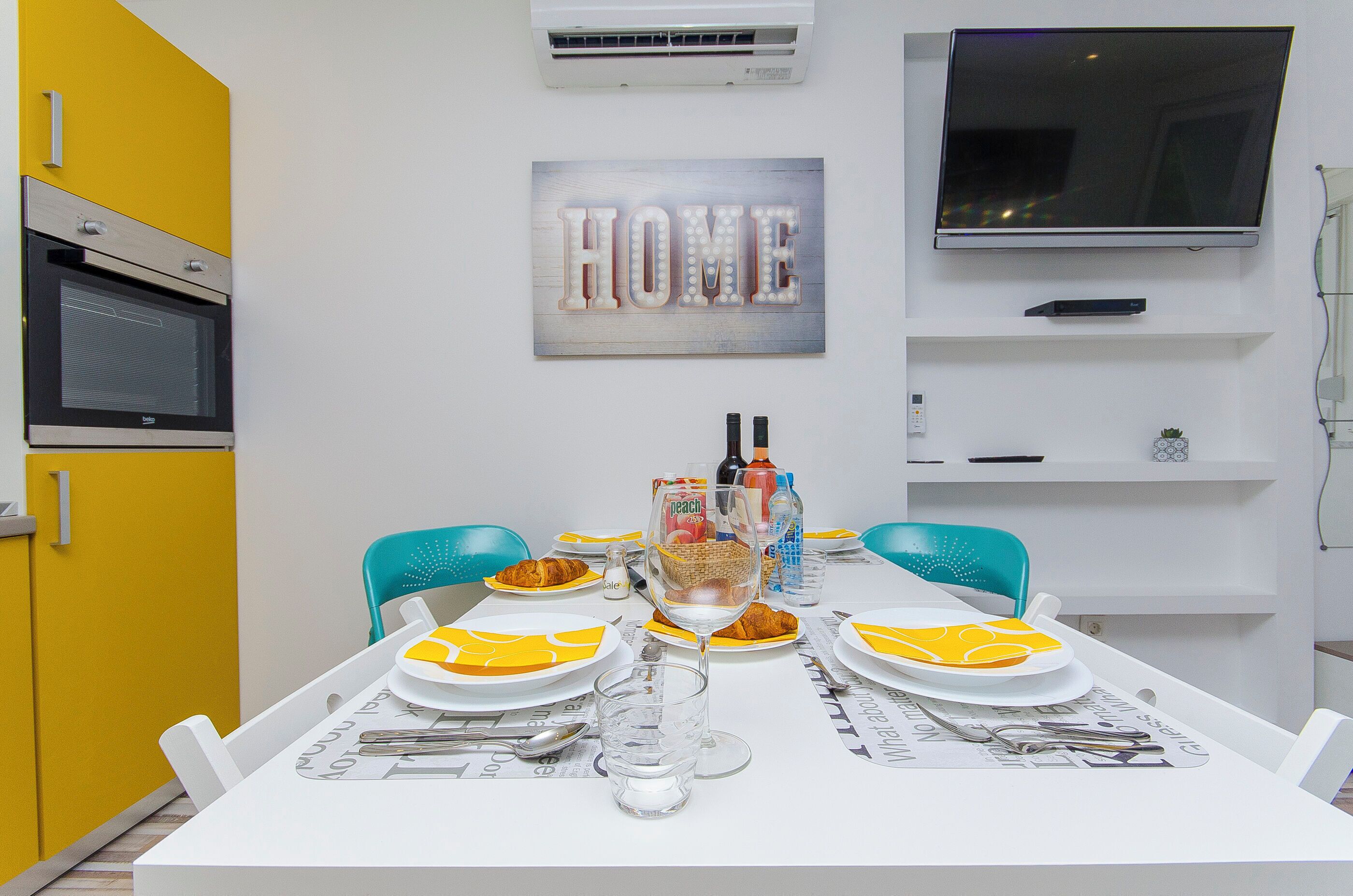 Studio (A1) | Dining