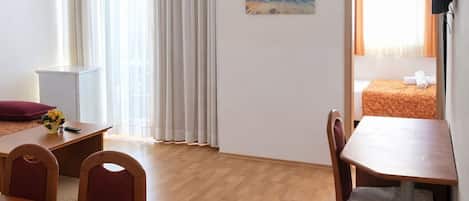 Apartment (A12) | Dining