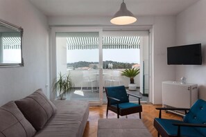Apartment (A1) | Living room - Apartment Town and Beach (Makarska)