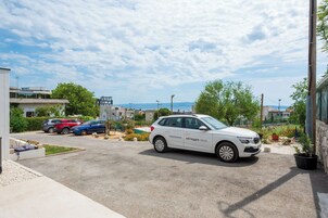 Aparcamiento sin asistencia gratuito