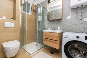 Bathroom - Apartment Comfort (Split)