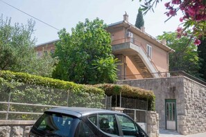 Building design - Apartment Green Rustic (Split)