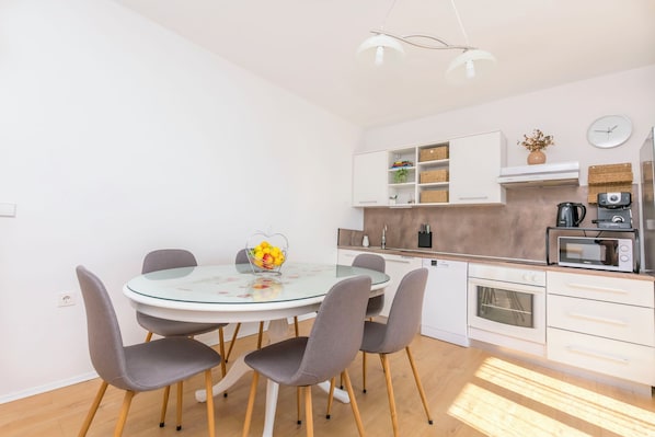 Apartment (A1) | Private kitchen | Fridge, microwave, oven, stovetop - Apartment Jadran (Dugi Rat)