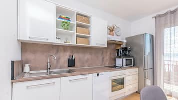 Apartment (A1) | Eigene Küche | Kühlschrank, Mikrowelle, Ofen, Herdplatte
