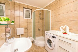 Apartment (A1) | Badezimmer