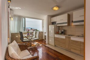 Apartment (A1) | Eigene Küche | Kühlschrank, Mikrowelle, Herdplatte, Espressomaschine