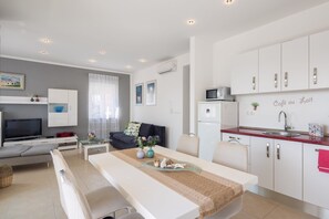 Apartment (A3) | Private kitchen - Apartments White House (Omis)