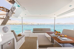 Outdoor dining - Sun-Kissed Sailing Adventure in Islas Sarónicas (Alimos)