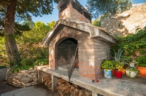BBQ/picnic Area - Apartments Pine and Sea (Omis)