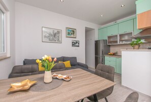 Apartment (A1) | Living room - Apartment Garden by the Sea (Omis)