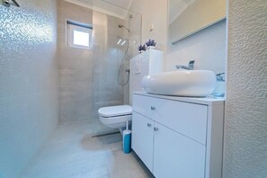 Villa | Bathroom - Villa Flower Garden With Pool (Proložac)
