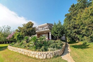 Building design - Villa Flower Garden With Pool (Proložac)