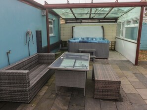 Terrace/patio - Barn Cottage, Laugharne (Laugharne)