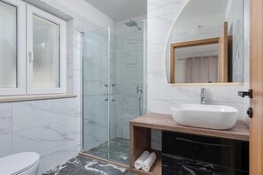 Villa | Bathroom | Shower, towels, soap, toilet paper - Villa Azure Bay (Selca)