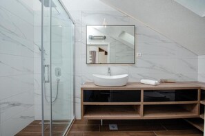 Villa | Bathroom | Shower, towels, soap, toilet paper - Villa Azure Bay (Selca)