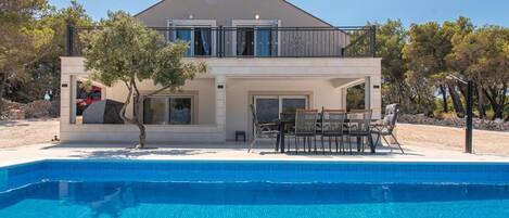 Outdoor pool, pool umbrellas, sun loungers