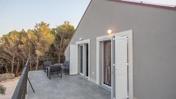 Villa | Balcony