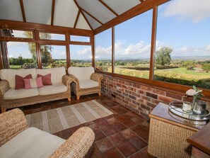 Living area - The Owl Barn, Leominster (Leominster)