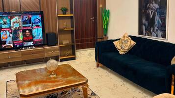 Comfort Apartment, Balcony, City View | Living area