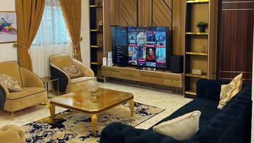 Leilighet – comfort, balkong, byutsikt | Oppholdsområde