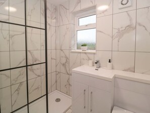 Shower - 2 Stroud Bungalows, Bourton, Dorset (Gillingham)