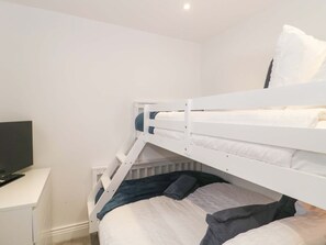 2 bedrooms, WiFi - 2 Stroud Bungalows, Bourton, Dorset (Gillingham)