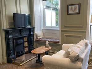 Living area - Garden Apartment, Par (Par)