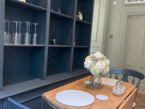 Dining - Garden Apartment, Par (Par)