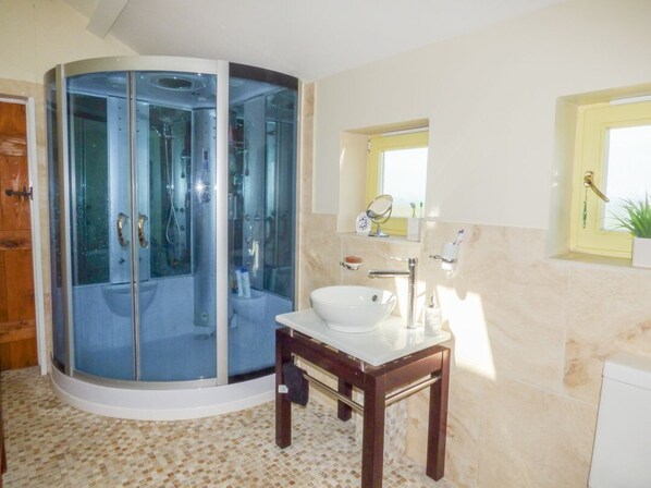 Shower - Humbleton Cottage, Haydon Bridge (Hexham)