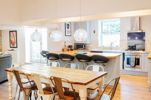 Dining - Polly's Folly, Swanage (Swanage)