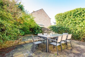 Outdoor dining - Polly's Folly, Swanage (Swanage)