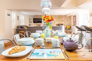 Dining - Polly's Folly, Swanage (Swanage)